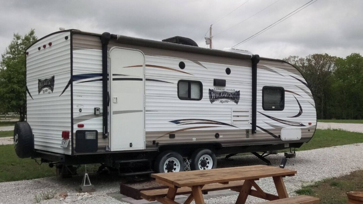 Dunnegan RV Rental | RV Campground by the Lake in delightful Fair Play with AC, WiFi