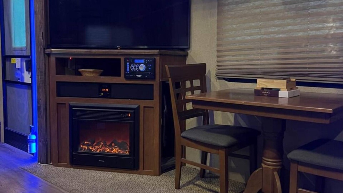 Southwest Ranches House | RV Getaway! Close enough to everything, but far enough away to get away!