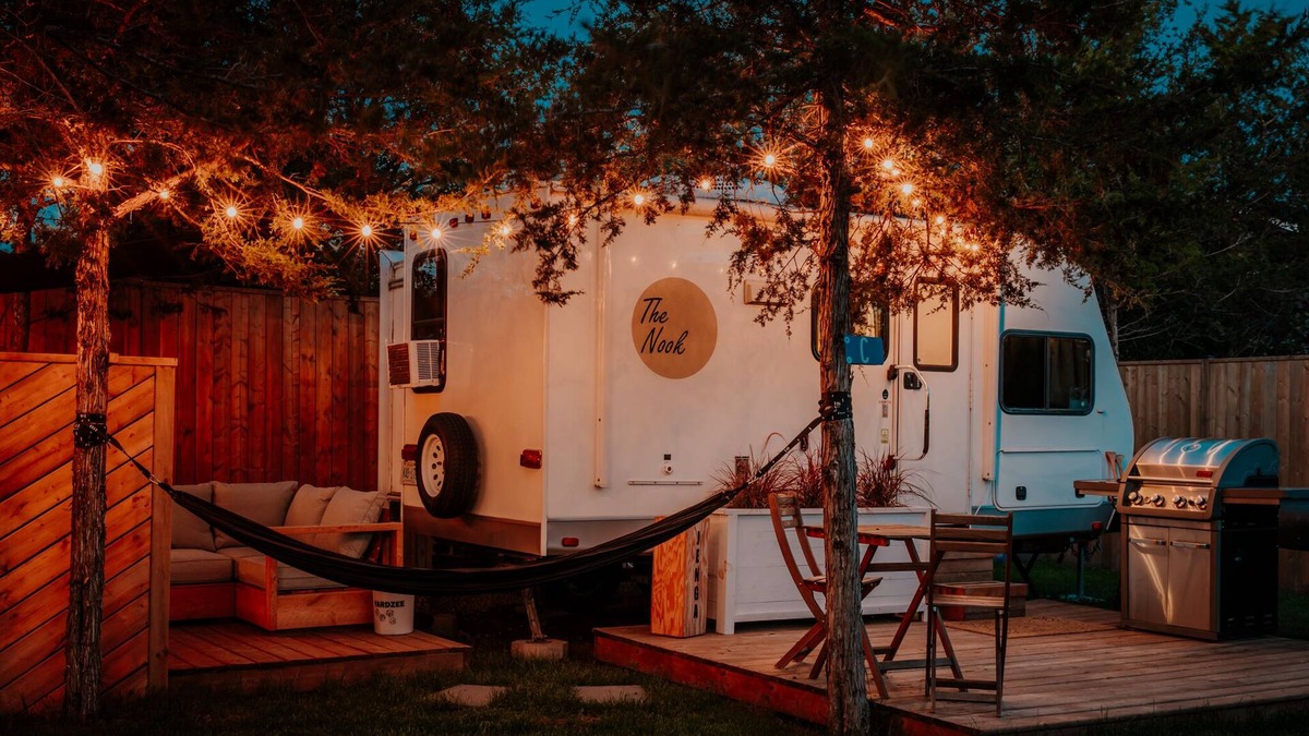 Tyendinaga Mohawk Territory House | RV Glamping w/Cowboy Tub, Lawn Games & Firepit