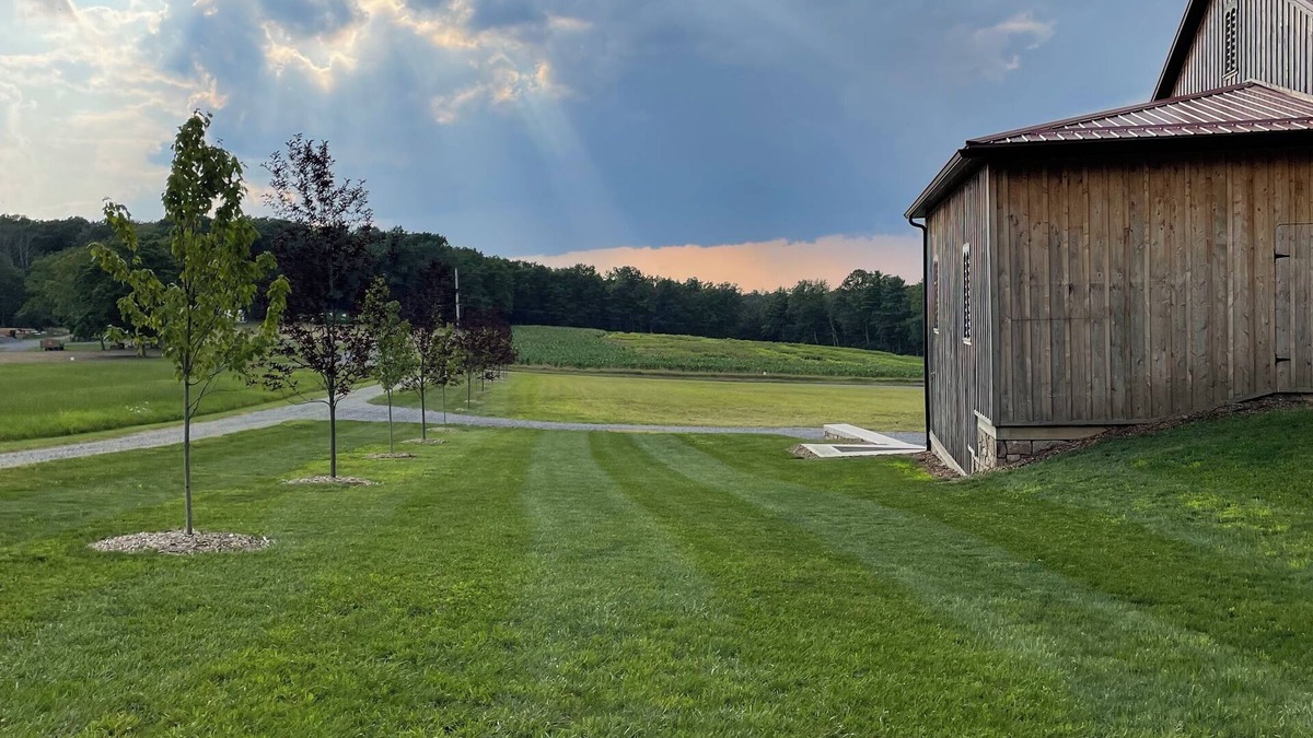 Antes Fort House | RV lot Hook Up, 5 minutes off I 80. Peacefully hidden behind our vintage barn.