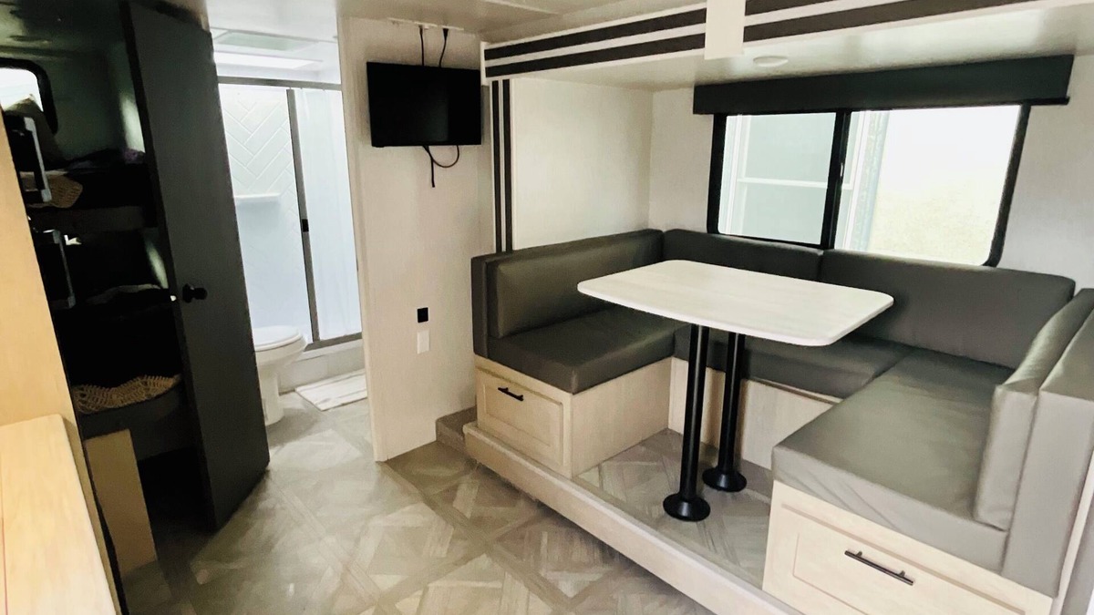 Brentwood House | RV of Serenity w/Cozy Cotton Comforts, Easy Self Check-Ins, and Privacy Galore!