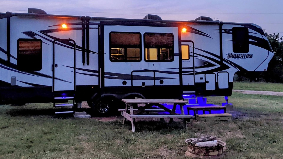 Hardy House | RV on 25 acre Farm on the Spring River
