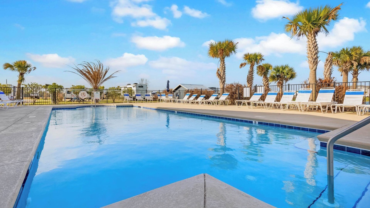 Foley RV Rental | RV Pad w/Pool, Pickleball, Go Carts & Putt-Putt