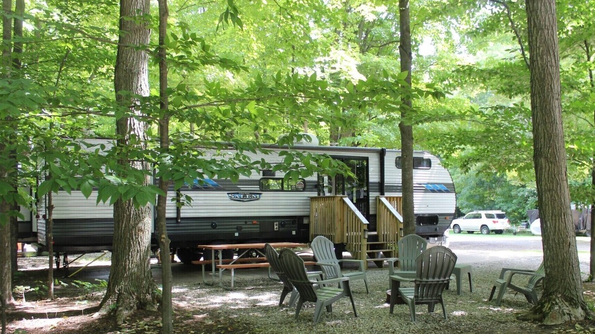 Empire RV Rental | RV Rental #14 Sleeps 6 people
