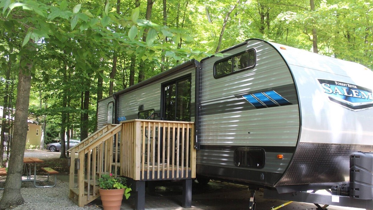 Empire RV Rental | RV Rental #6 Sleeps 6 people