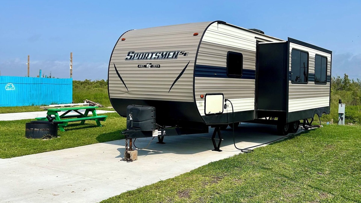 Port Bolivar House | RV Rental Great for Familes w/Bunkroom! Across from BEACH