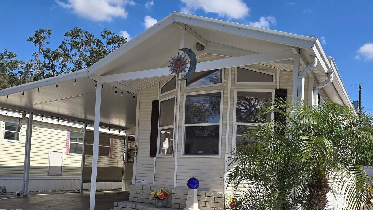 Zephyrhills South House | RV Resort-Close to Tampa, Hard Rock, Busch Gardens, Skydive City and More