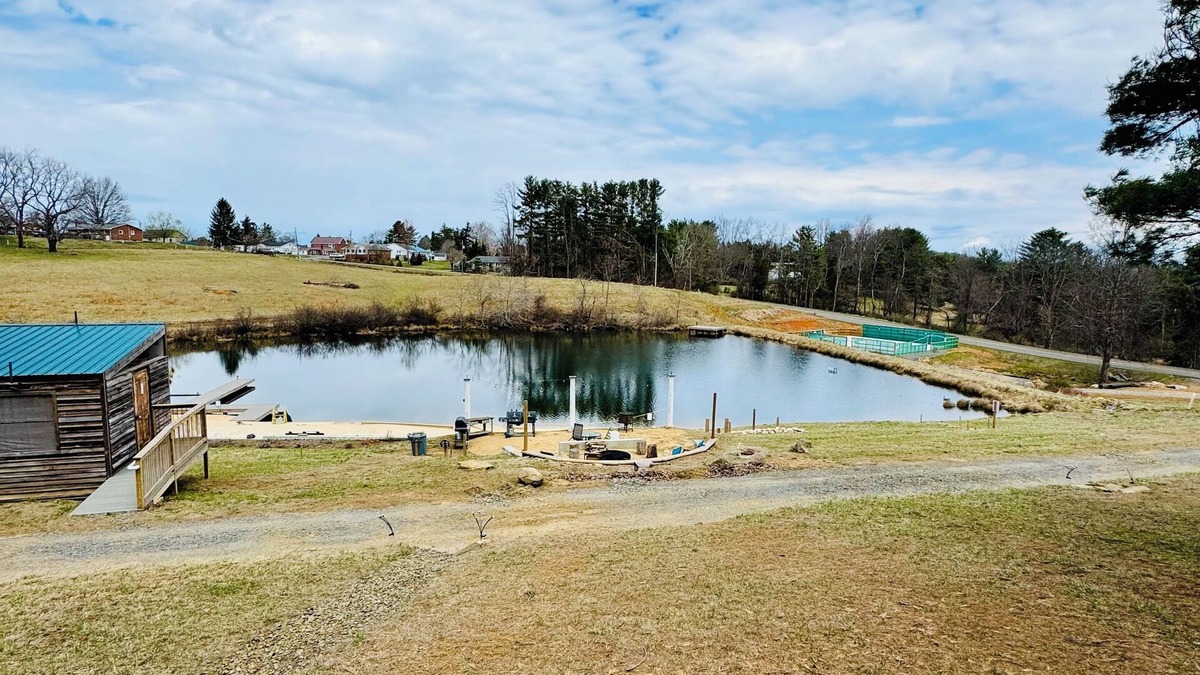Floyd RV Rental | RV Site - Green Acres Resort