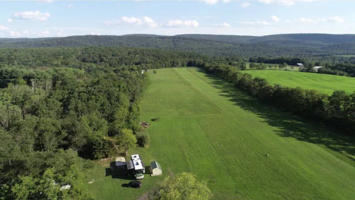 Pine Grove RV Rental | RV Site on Quiet, Private Airport