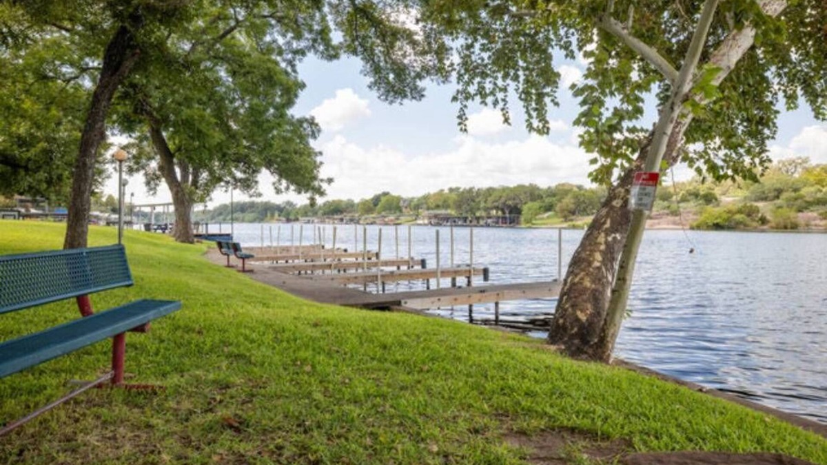 Burnet RV Rental | RV Site - Pull Through 27
