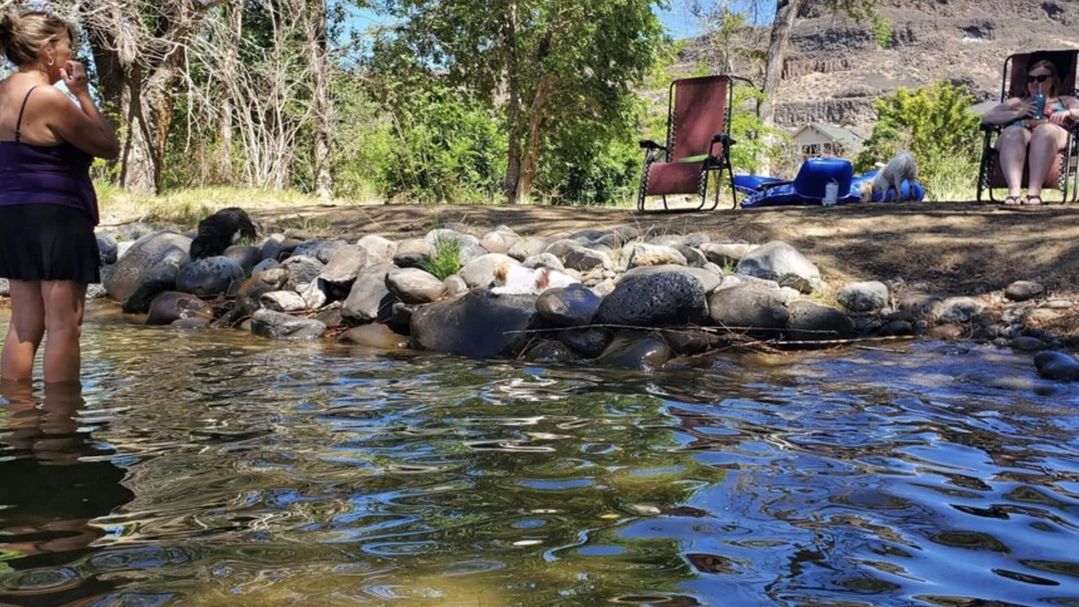 Sunland Estates RV Rental | RV spot on the River Unit A -minutes from Gorge concerts