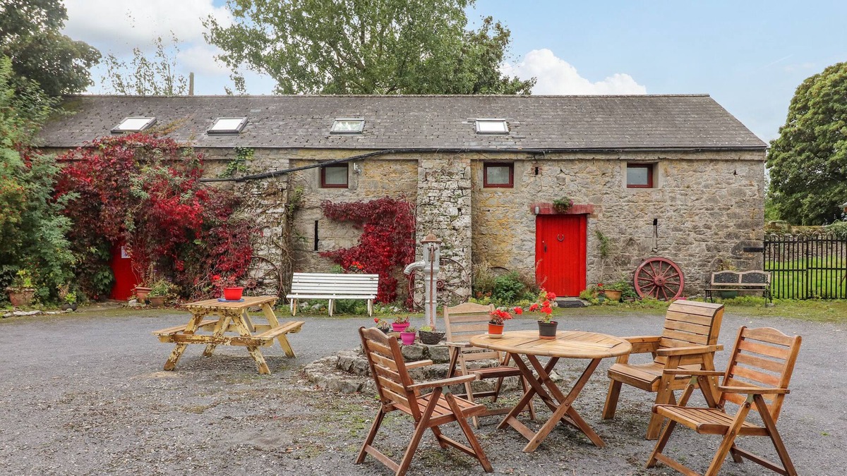 Ardfinnan Apartment | RYAN'S LOFT, pet friendly in Ardfinnan, County Tipperary