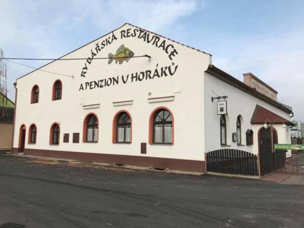 Unicov House | Rybářská restaurace a penzion u Horáků