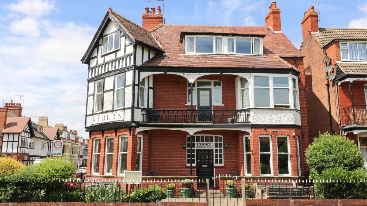 Bridlington Old Town House | RYBURN LODGE, pet friendly, character holiday cottage in Bridlington