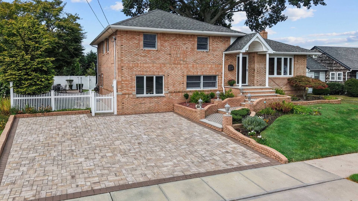 Plainedge House | Ryder Cup 5 mins away! 3 bed 3 bath house w. hot tub in Bethpage