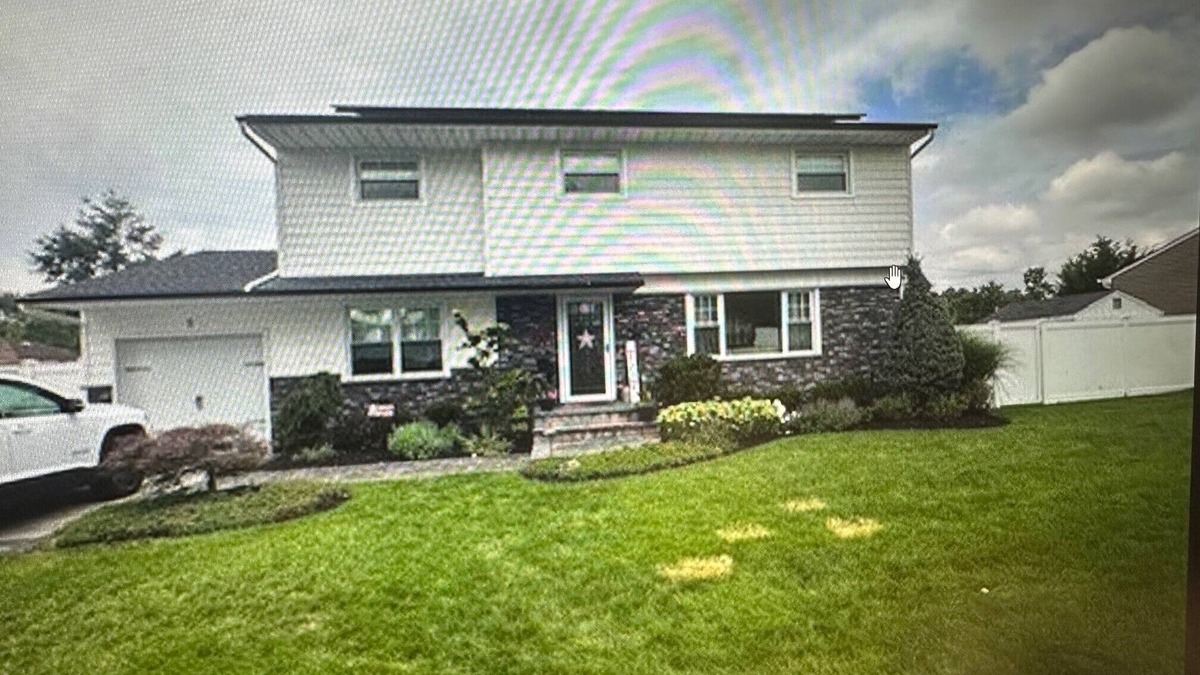 Bethpage House | Ryder Cup House. Updated 4 BR home Located in Bethpage 1 mile from Golf course.