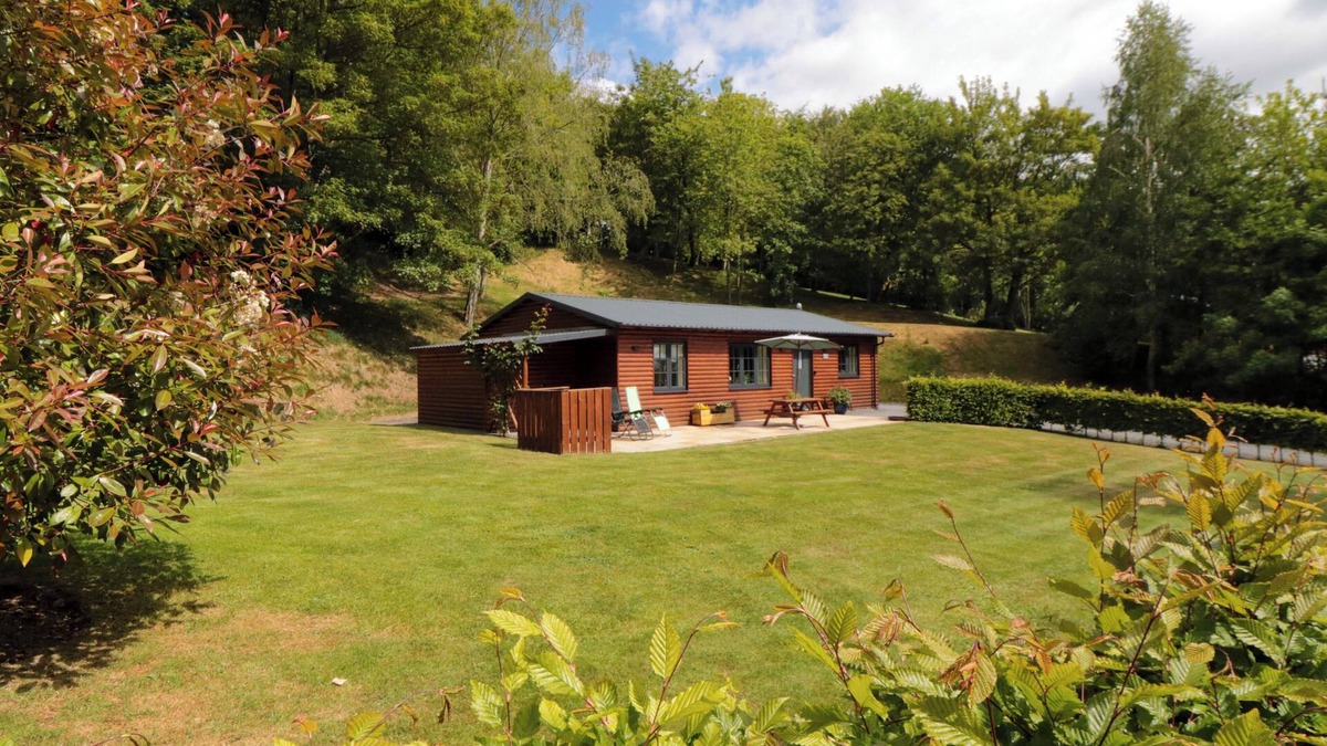 Kirkbymoorside Cottage | RYEDALE COUNTRY LODGES - WILLOW LODGE, pet friendly in Kirkbymoorside