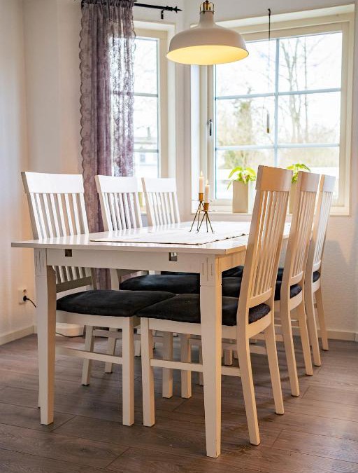 Skurup Apartment | Rymligt radhus med trädgård & parkering