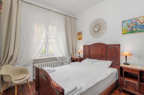 gmina Parzeczew Apartment | Rynek Nowego Miasta 27 by NYX Apart