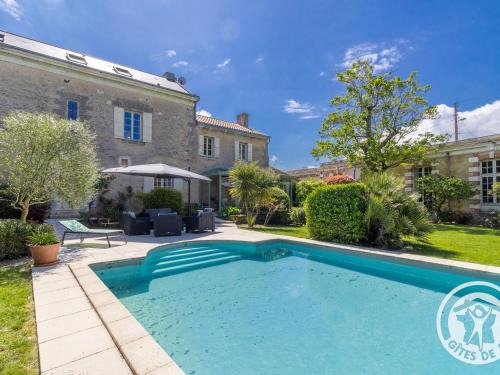 Saint-Georges-sur-Layon Bed & Breakfast | Séjour de charme avec piscine à Saint-Georges-sur-Layon, proche de Saumur et des châteaux de la Loire - FR-1-622-81