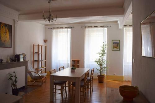 Dieulefit Apartment | Séjour provençal