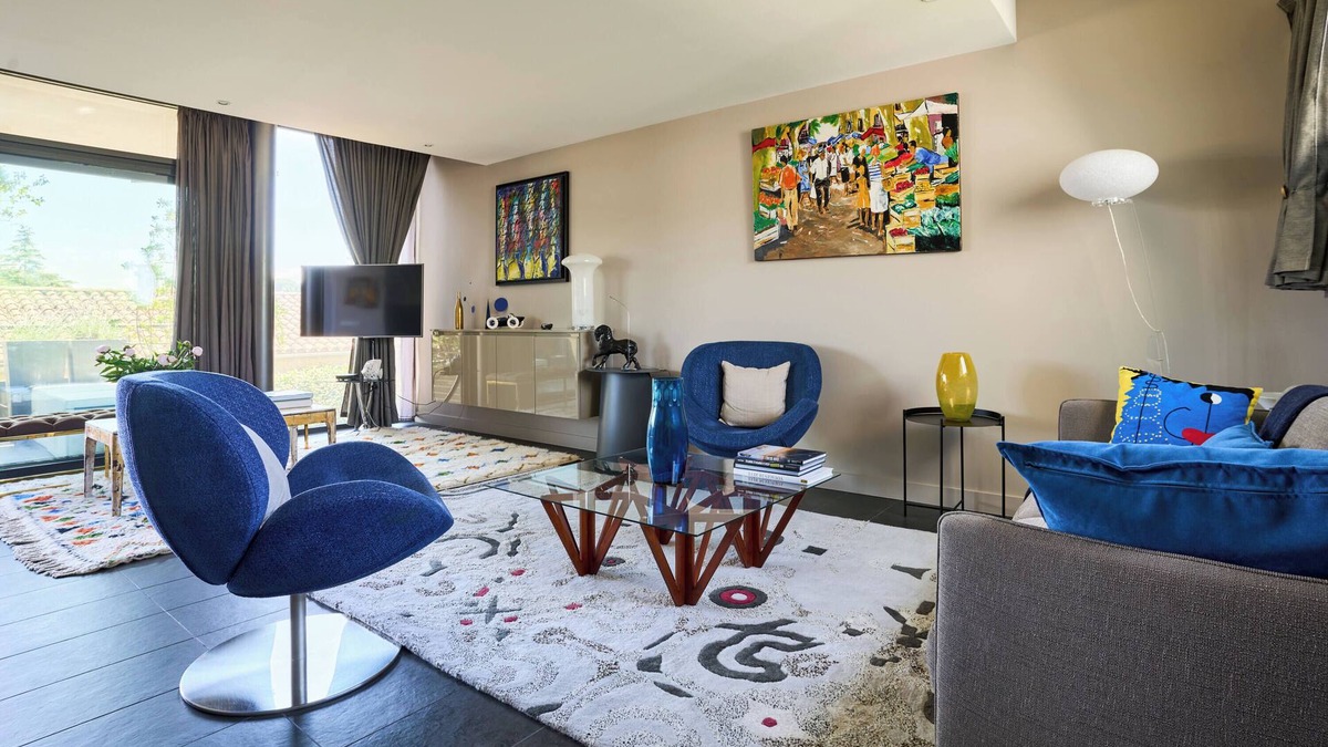 L'Isle-sur-la-Sorgue Apartment | Sérénité au fil de L'eau: Appartement de Standing