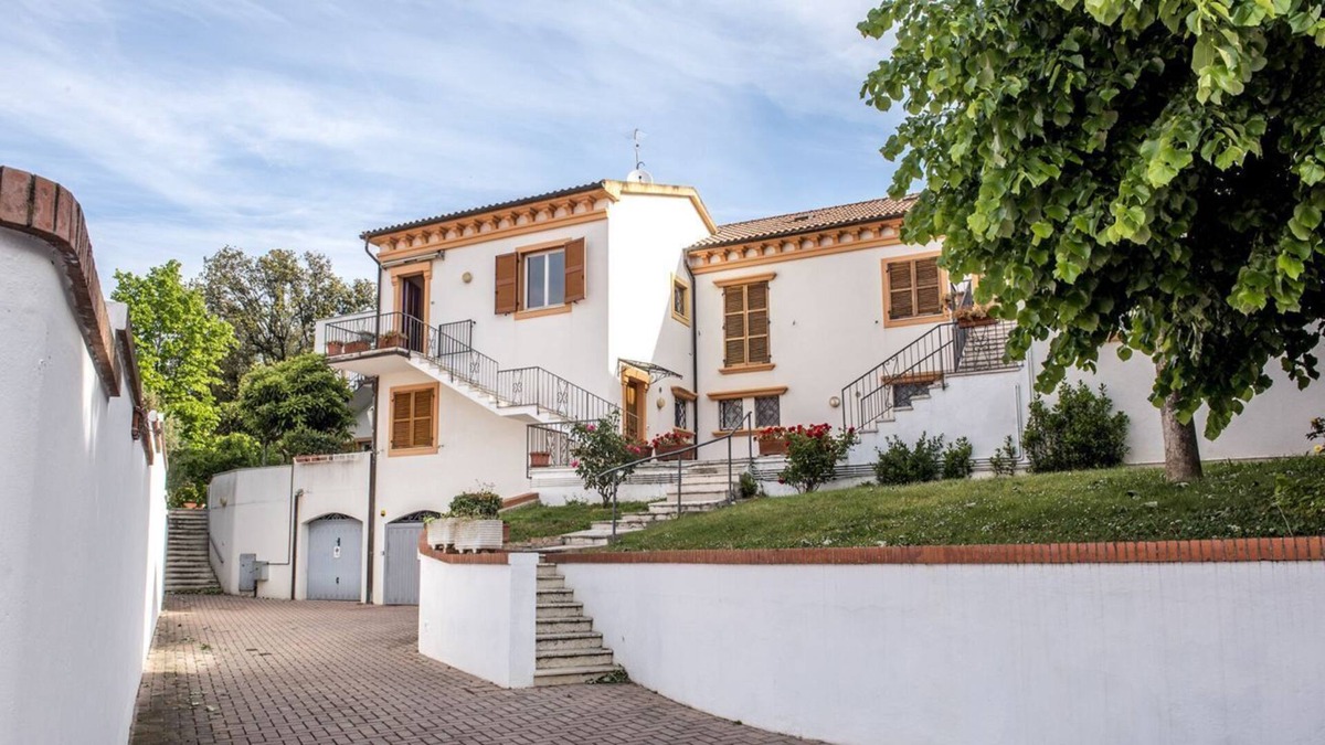 Sirolo Apartment | S144 - Sirolo, large three-room apartment in a strategic position