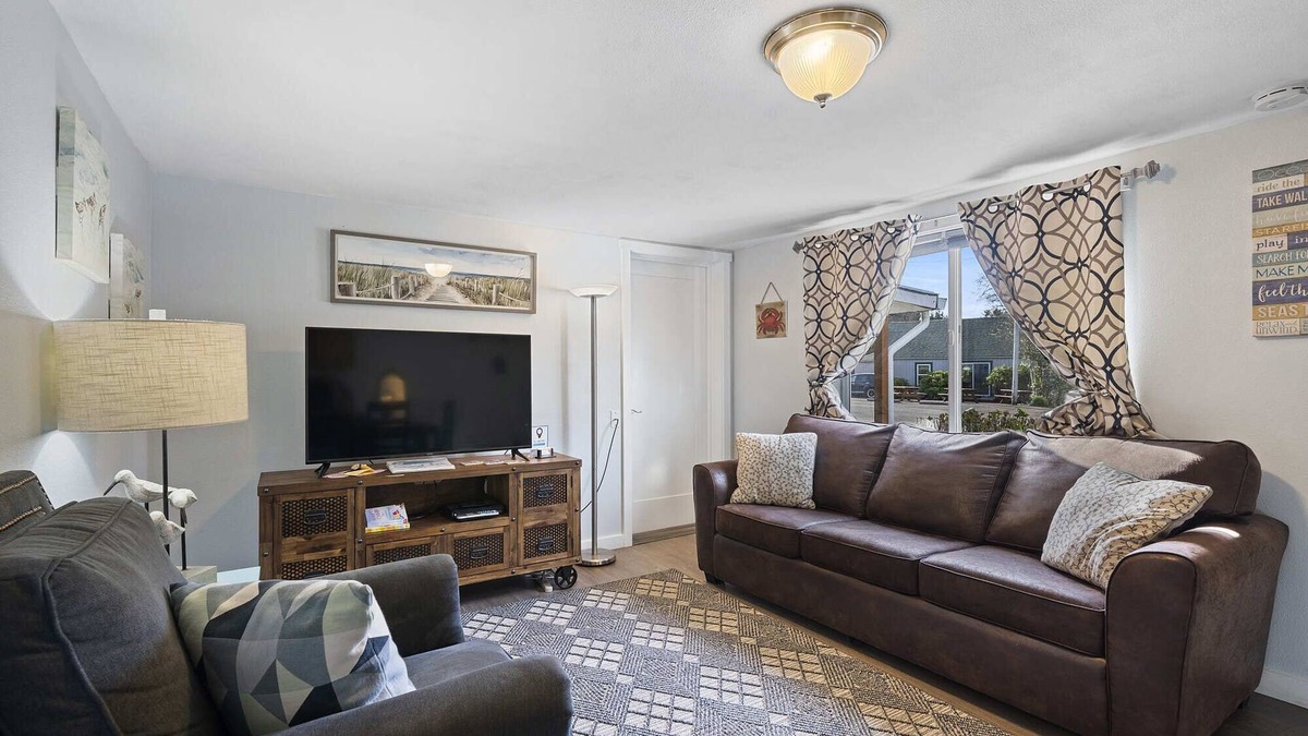 Netarts Apartment | S2 - Cowabunga @ Surf Inn - 2 Bed 2 Bath