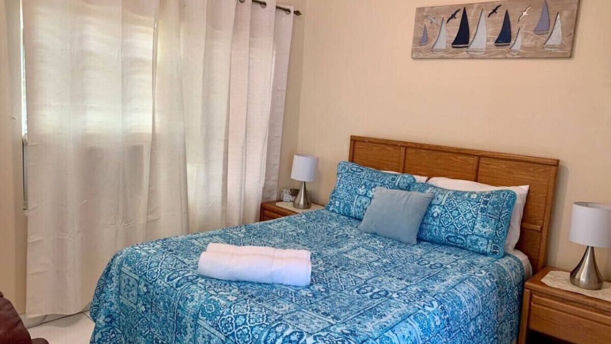 West Bay Apartment | S4 BP | Steps to Beach | Free upgrade stay <30 Oct