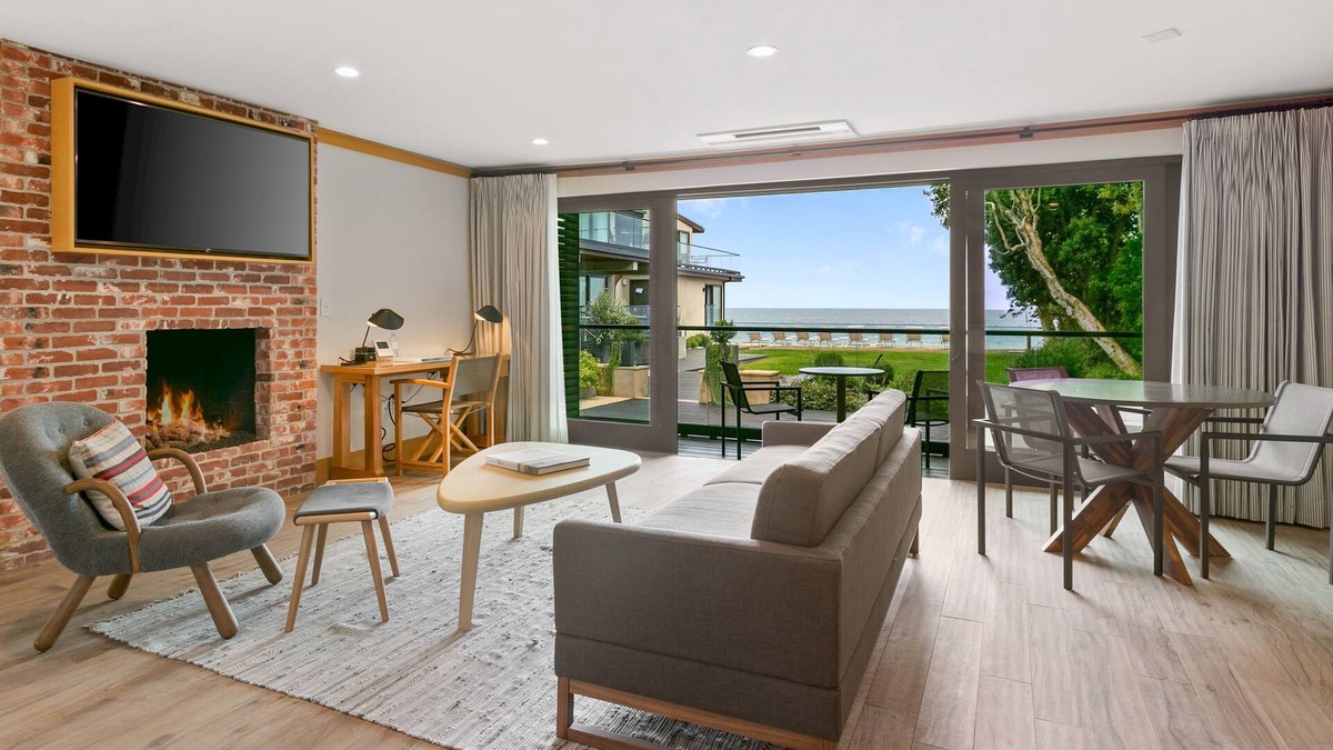 Eastern Malibu Apartment | SA Beach Suites #1 - Luxury Suite with Fireplace and Ocean Views