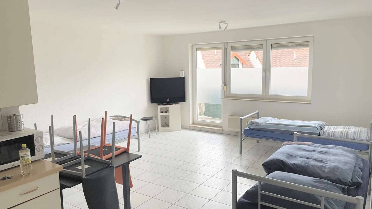 Sankt Augustin Apartment | SA03 work & stay apartment with WiFi and balcony