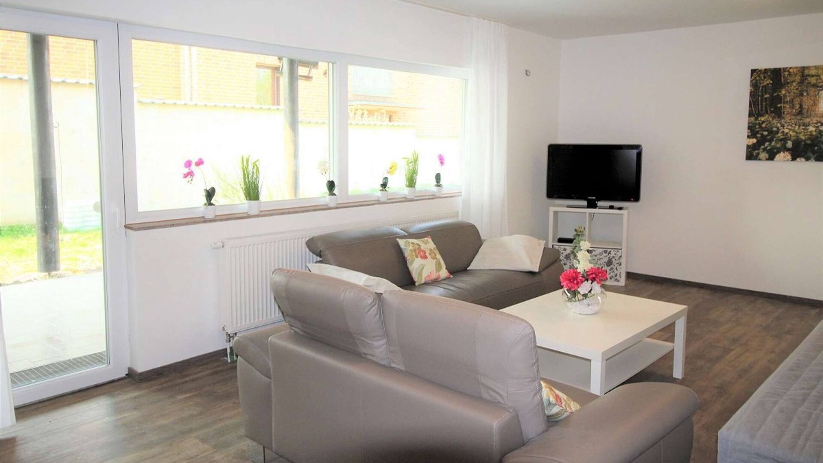 Sankt Augustin Apartment | SA04 Apartment in Sankt Augustin with bathroom and LED TV