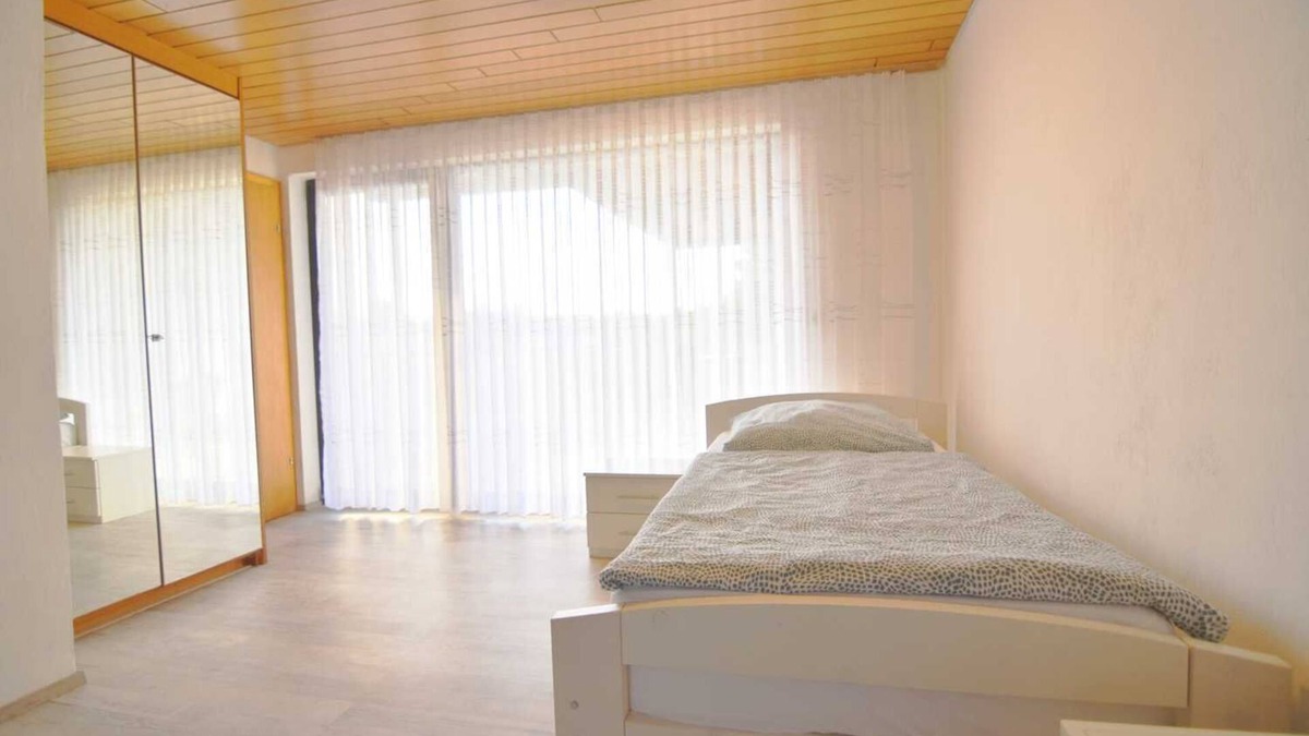 Sankt Augustin Apartment | Sa06 - Geräumige Ferienwohnung mit Balkon und Terrasse, 115 qm, 4 Zimmer, Max. 8 Personen