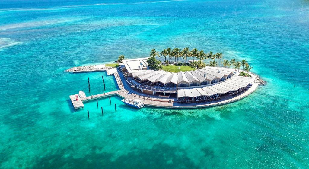 Head of The Bay Hotel | Saba Rock Resort