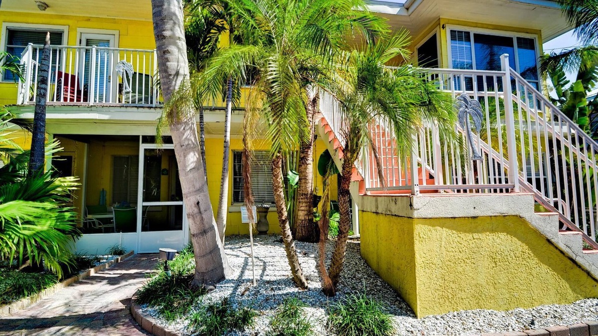Clearwater Beach Cottage | Sabal Palm Unit 1 1 Beach Getaway