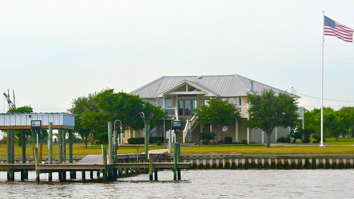 Lakeview  Jefferson County Cabin | Sabine Lake Lodge; Waterfront on Sabine Lake