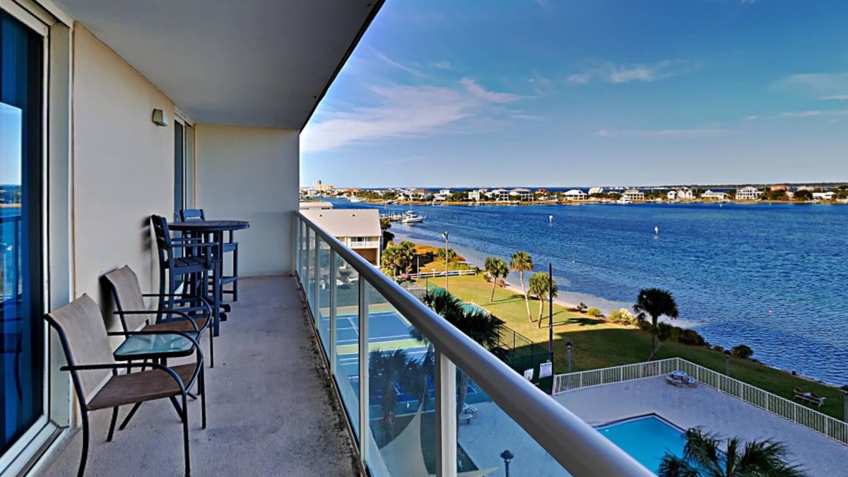 Villa Sabine Condo | Sabine Yacht & Racquet #5C | Boat Slips, Views!