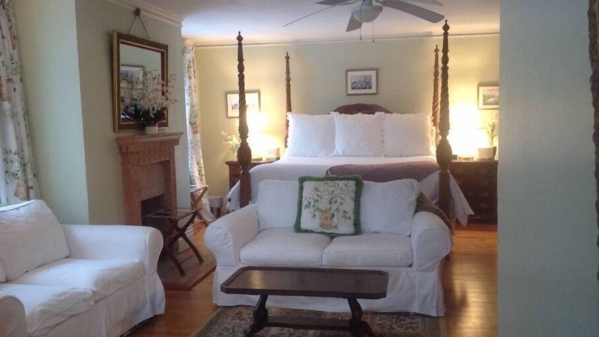 Phippsburg Bed & Breakfast | "SABINO" 1 Bdrm Suite