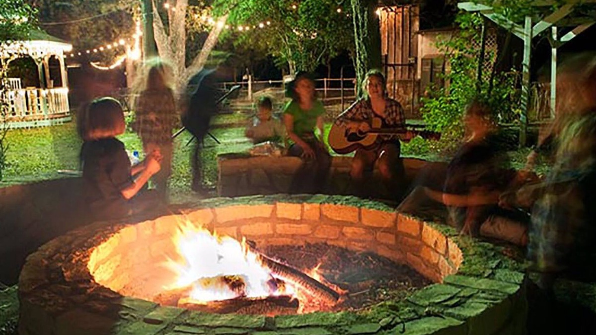 Glen Rose Cabin | Saddle House cabin. Near DINO tracks! River access. Barnyard.