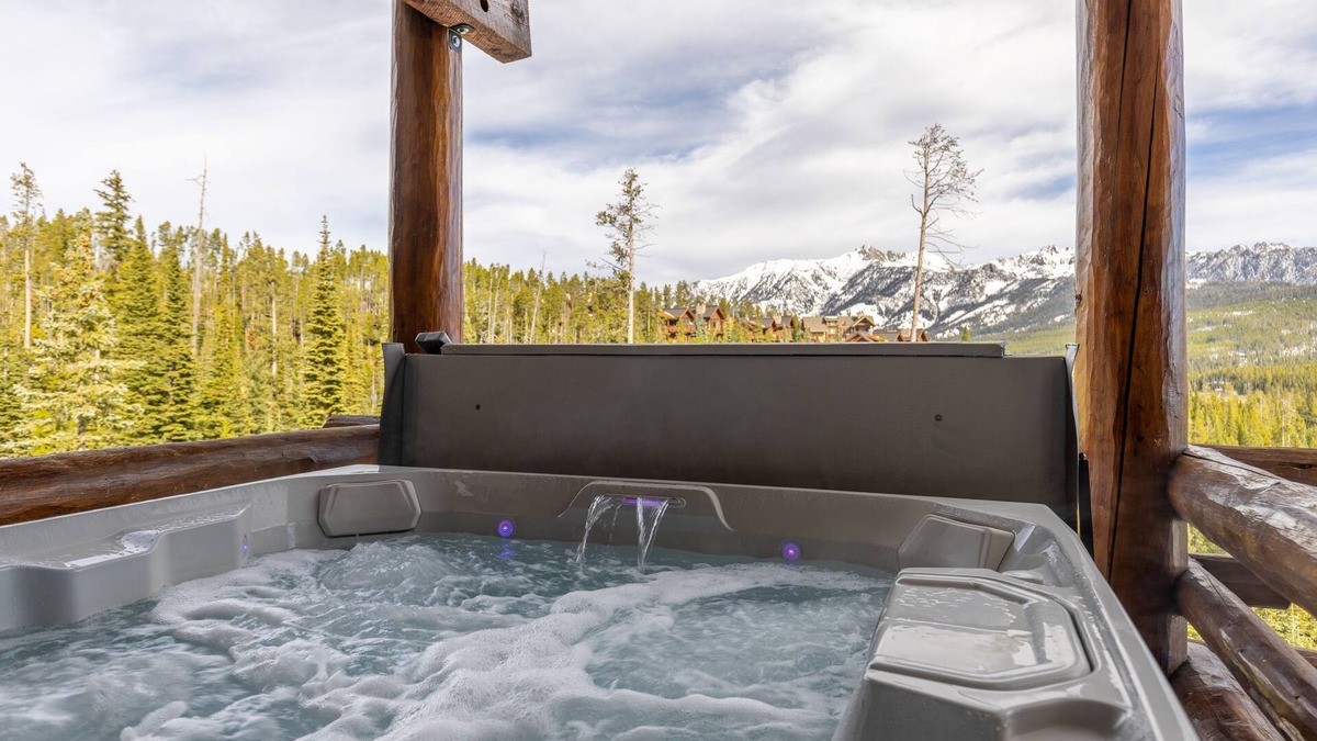 Saddle Ridge House | Saddle Ridge Ski in/Ski out condo, private hot tub
