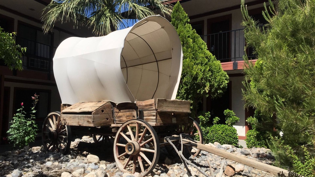 Pahrump Hotel | Saddle West Hotel and Casino and RV Park