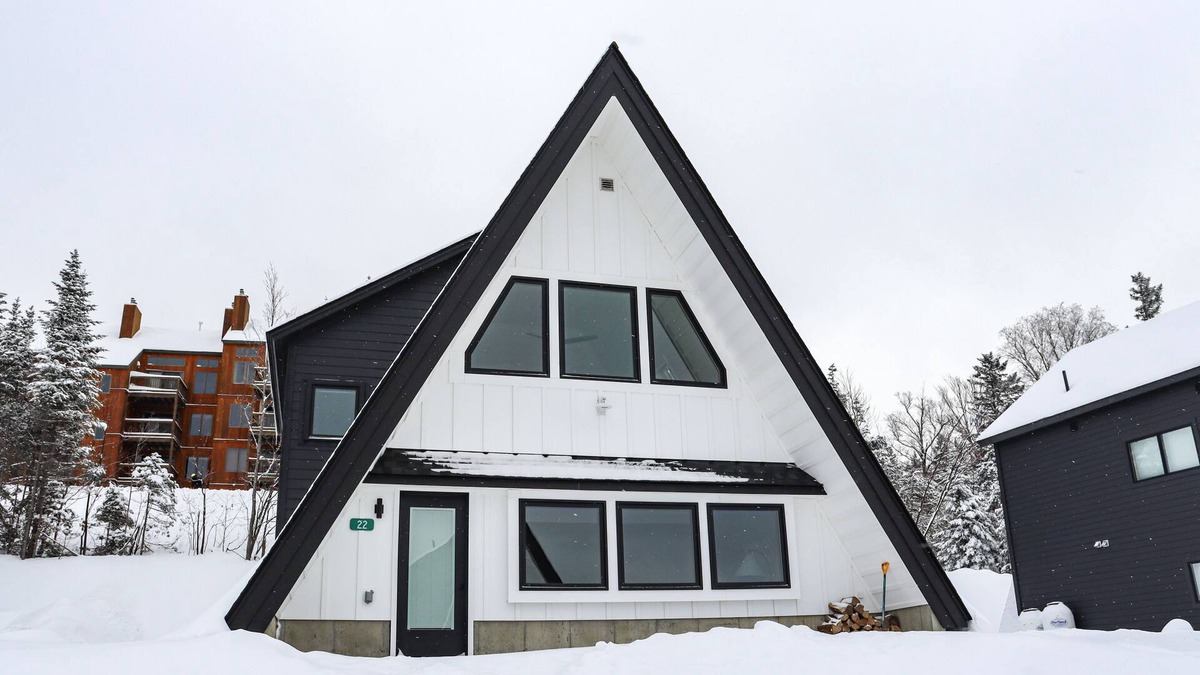 Sandy River House | Saddleback Parmachanee 22- easy ski-in/out location on Saddleback!