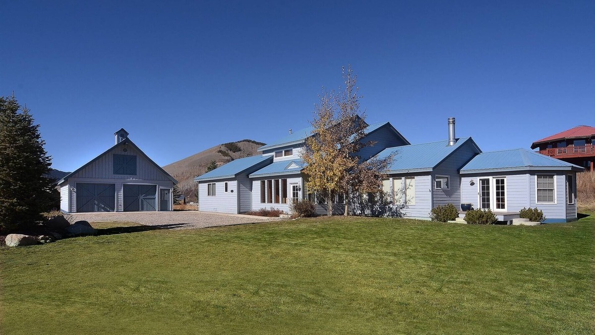 Crested Butte House | Saddlehorn Retreat/4 Bed Family Home less than Half a Mile to Skiing/Hot tub!
