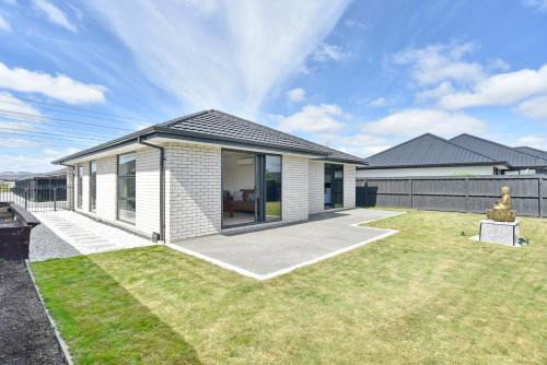 Christchurch House | Saddlers Lane - Christchurch Holiday Homes