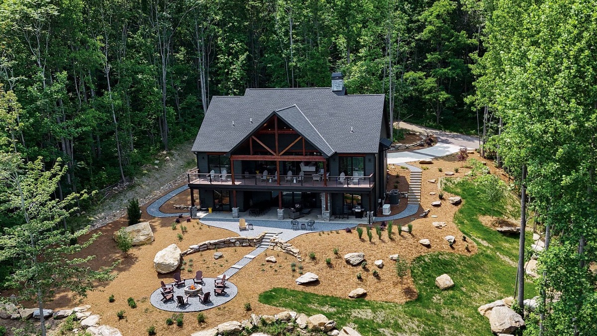 Mill Spring House | Saddles, Sand Traps & Summits: Ideal Family Retreat