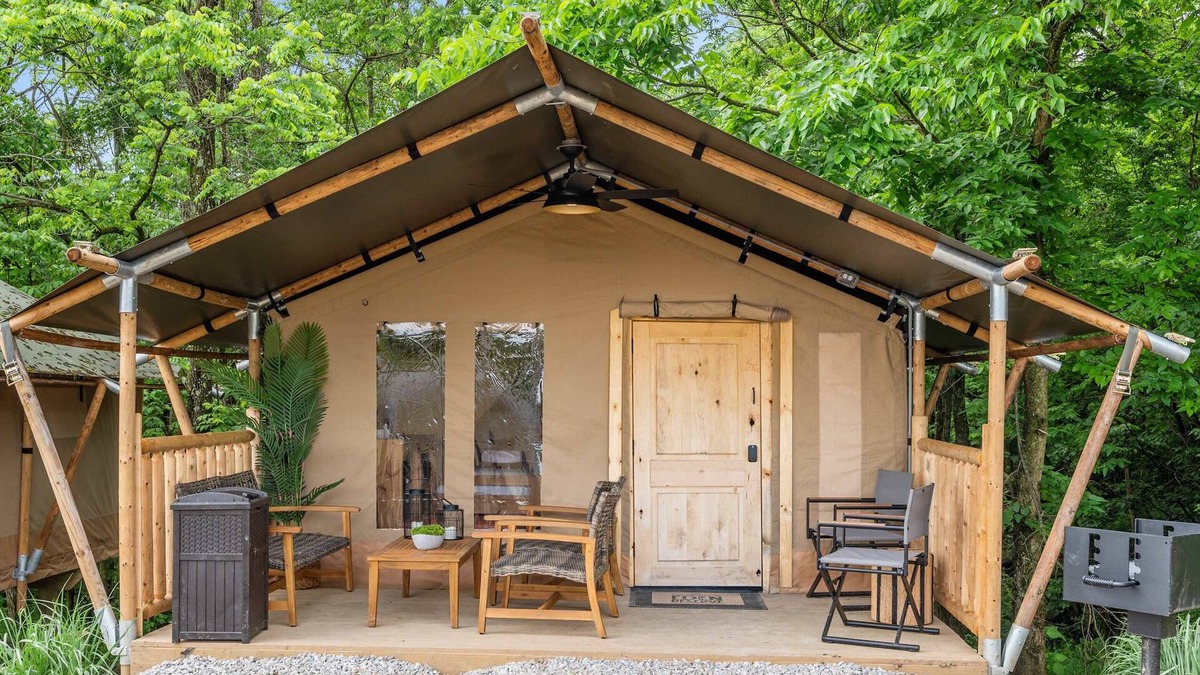 Williamstown RV Rental | Safari Tent A at Eden Reserve - Near Ark