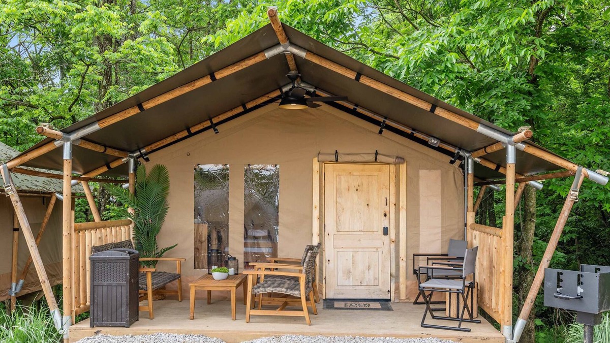 Williamstown RV Rental | Safari Tent H at Eden Reserve - Near Ark
