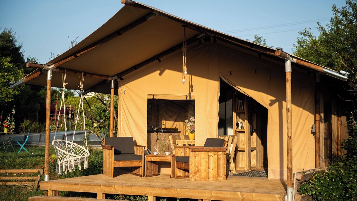 Le Gue-d'Allere Cabin | Safari tent with all comforts, garden, swimming pool, between La Rochelle and Venise verte