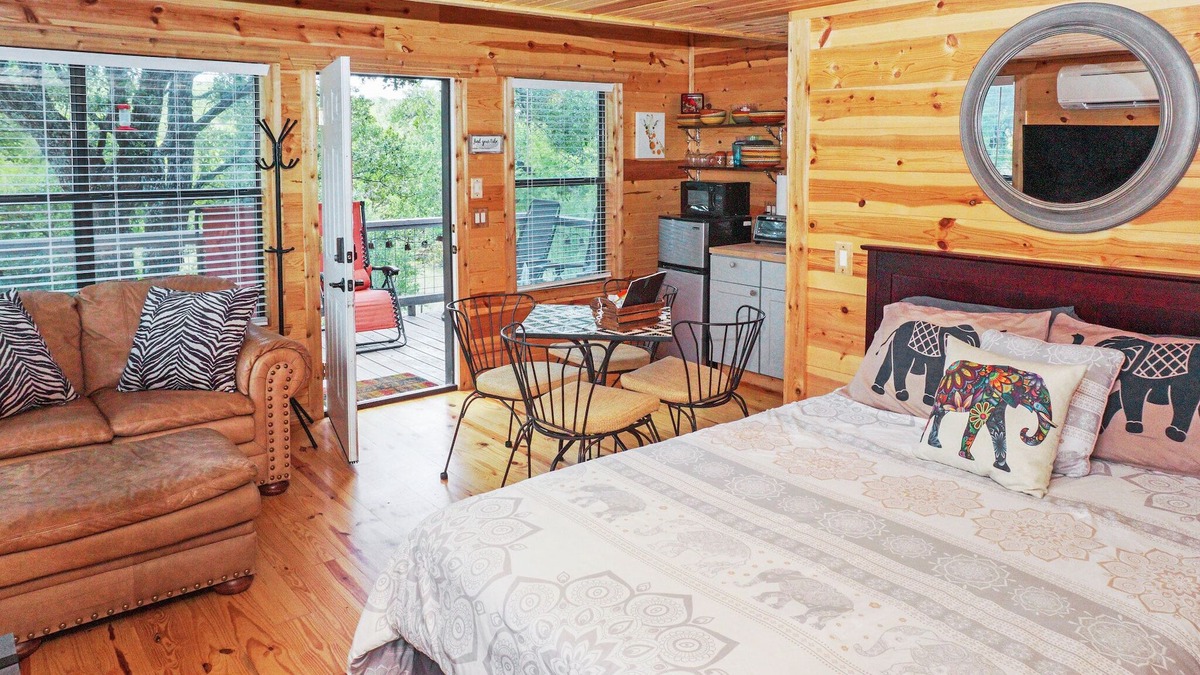 Dripping Springs Cabin | Safari Treehouse w/Fire Pit, Grill & Seasonal Creek Views in Dripping Springs