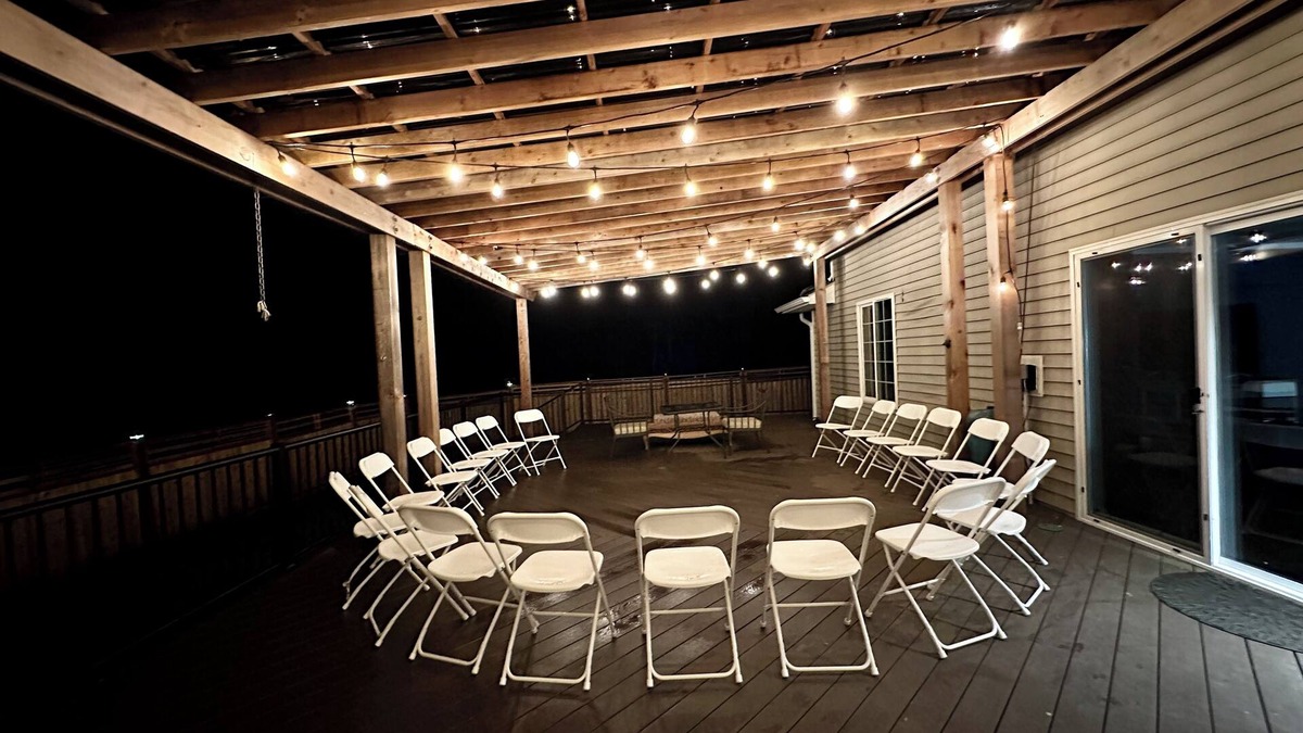 Echo Lake House | SAFARI VILLA: private villa w deck, RV parking